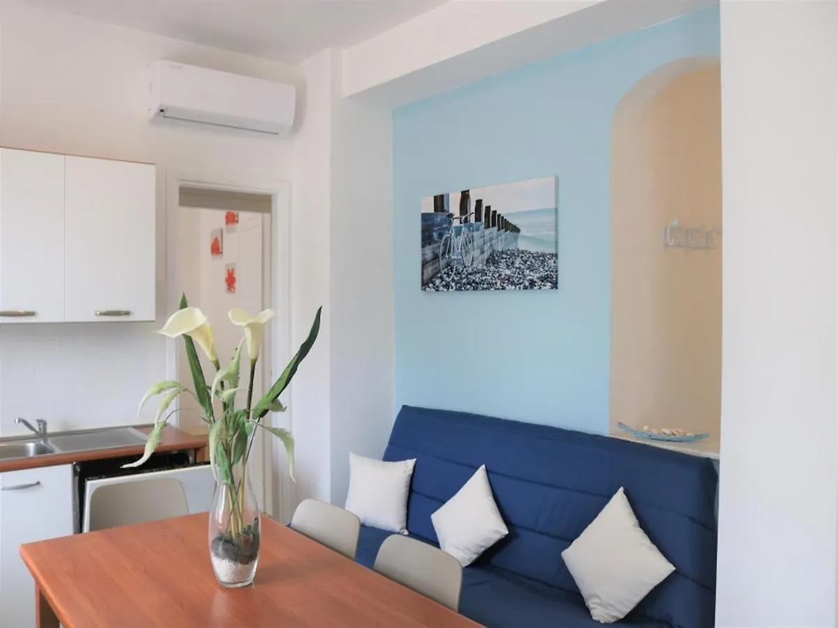 Apartment Beachfront Luminous Flat In Bibione - Beahost