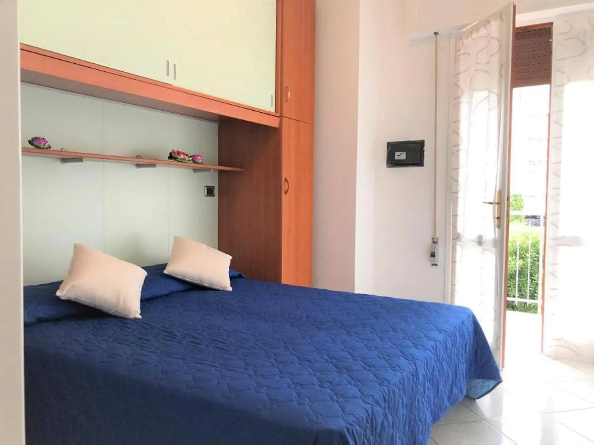 Apartment Beachfront Luminous Flat In Bibione - Beahost