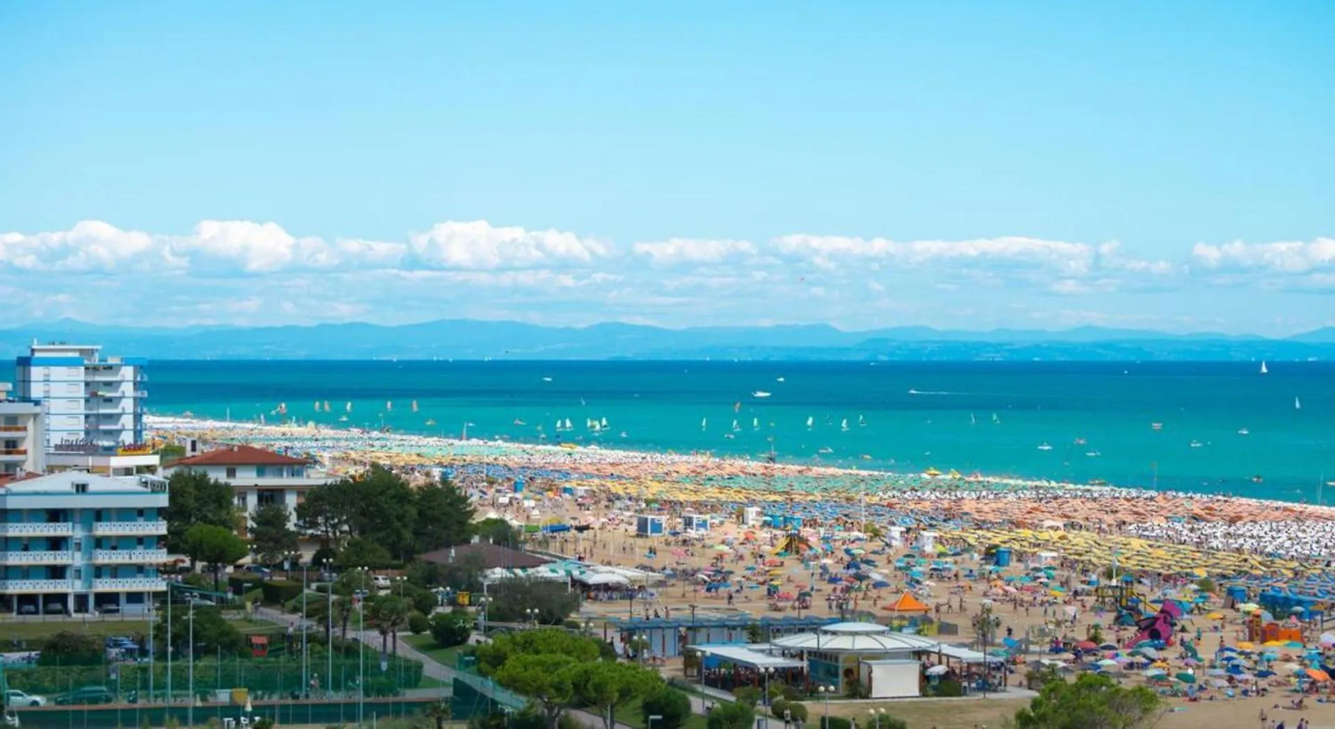 Beachfront Luminous Flat In Bibione - Beahost Italy