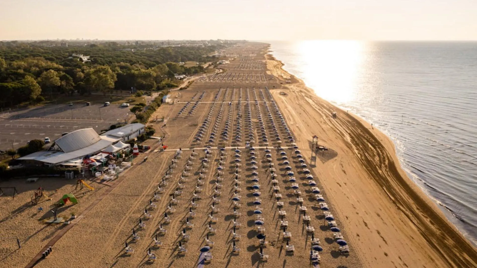 Beachfront Luminous Flat In Bibione - Beahost